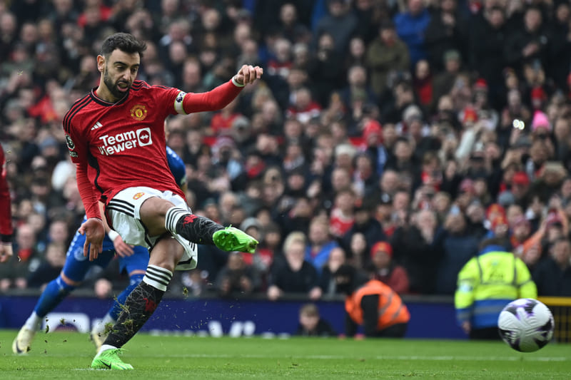 Bàn thắng từ chấm phạt đền vào lưới Everton