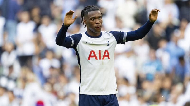 Destiny Udogie ghi dấu ấn tại Tottenham