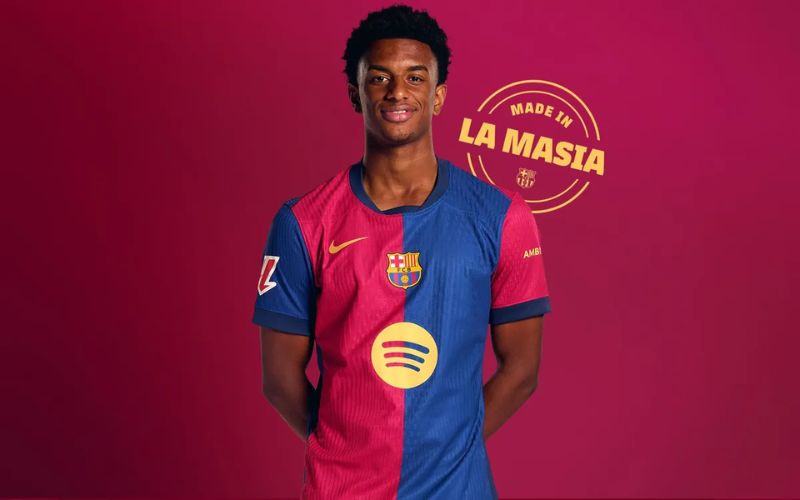 Alejandro Balde bắt đầu hành trình tại lò đào tạo La Masia danh giá